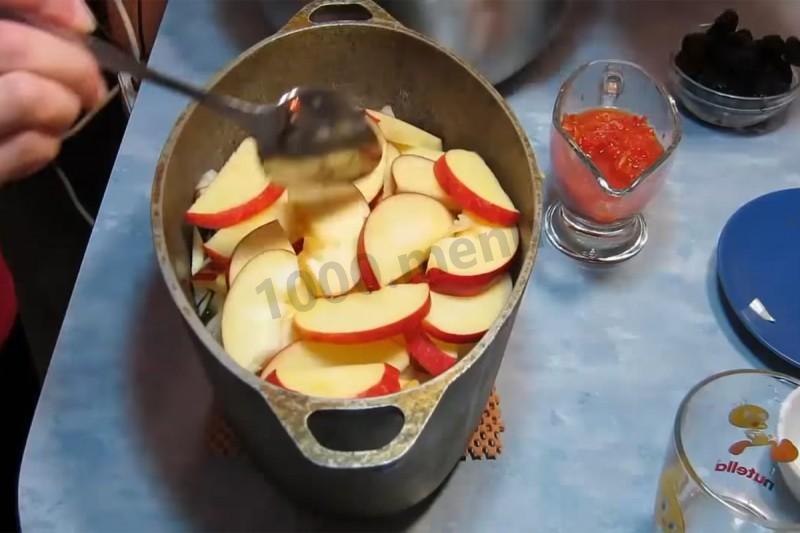 Шаг 10 приготовления Куриные окорочка тушеные