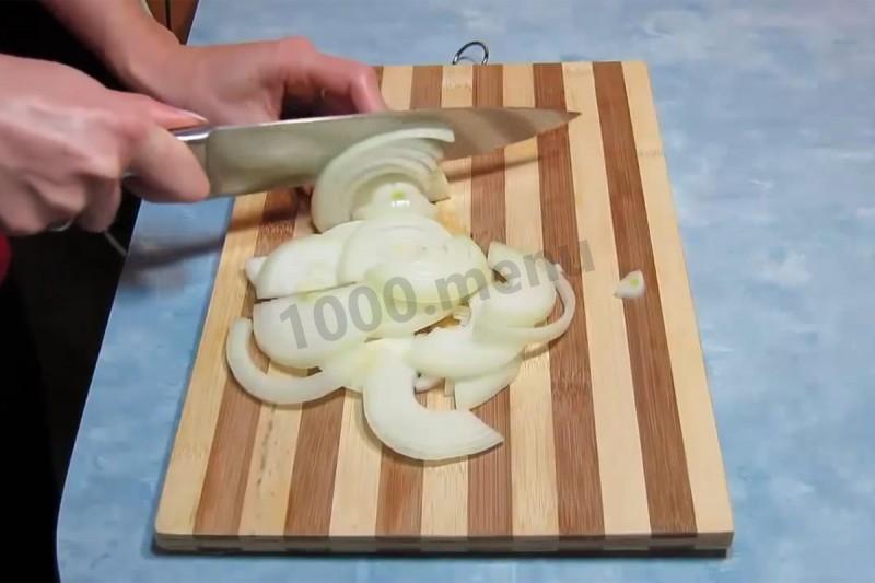 Шаг 3 приготовления Куриные окорочка тушеные