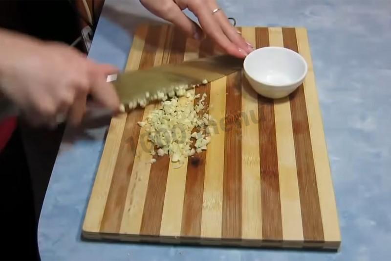 Шаг 5 приготовления Куриные окорочка тушеные