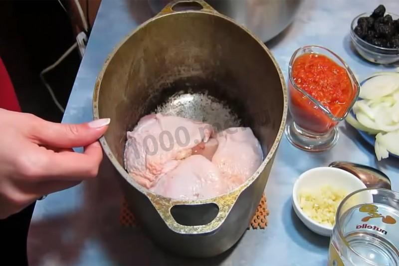 Шаг 6 приготовления Куриные окорочка тушеные