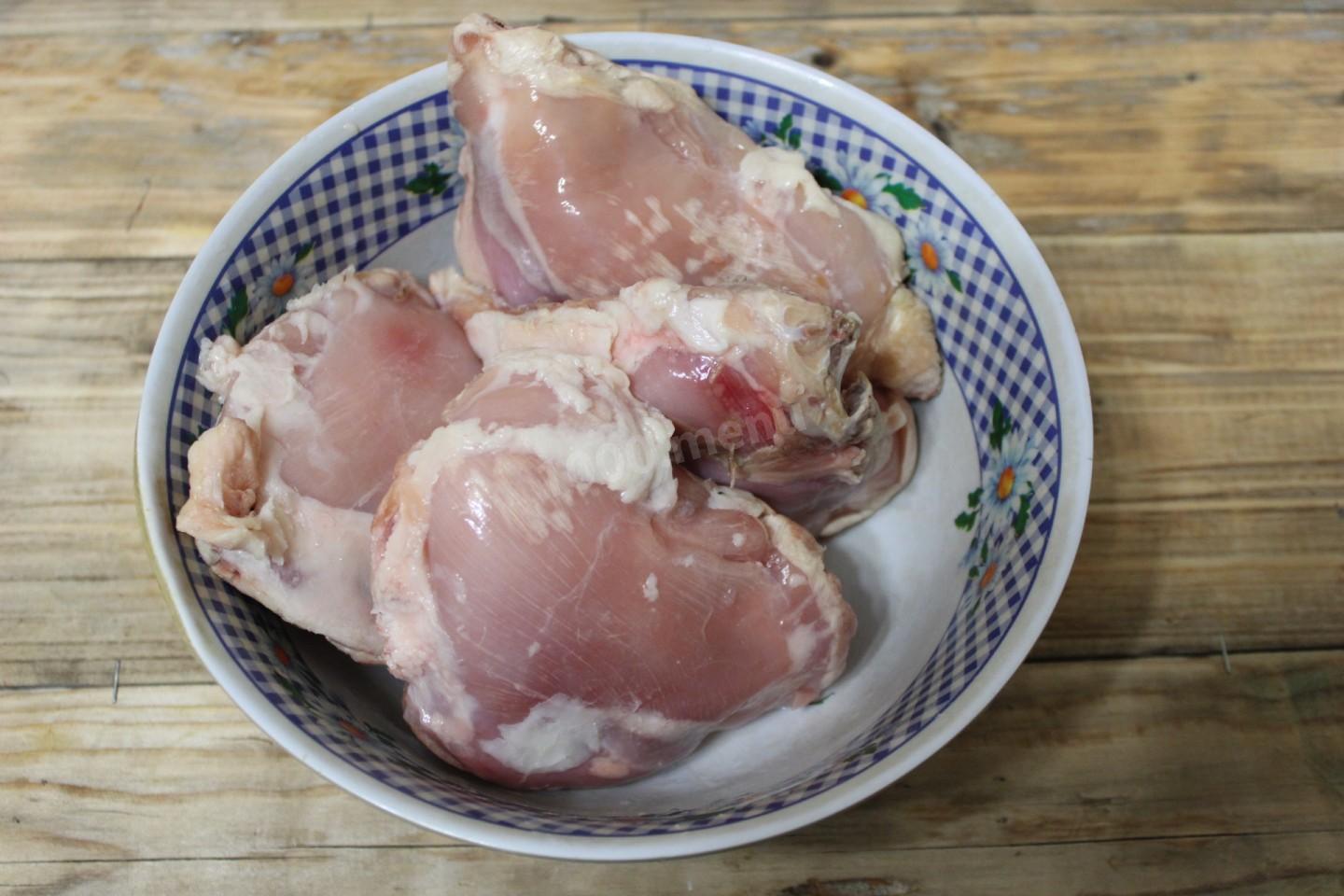 Шаг 1 приготовления Паприкаш из курицы
