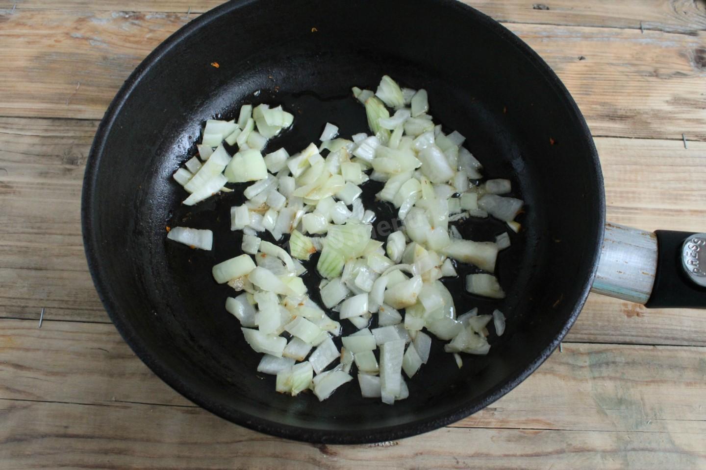 Шаг 2 приготовления Паприкаш из курицы