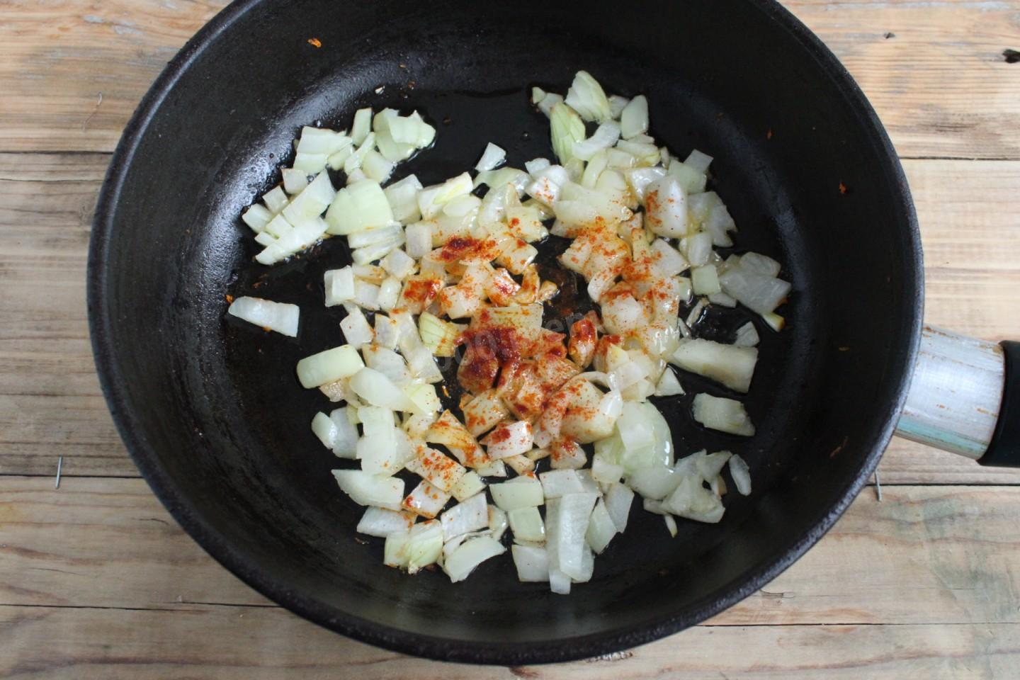 Шаг 3 приготовления Паприкаш из курицы