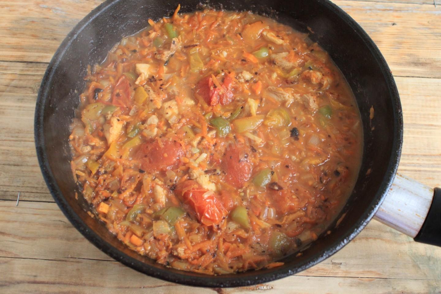 Шаг 7 приготовления Паприкаш из курицы