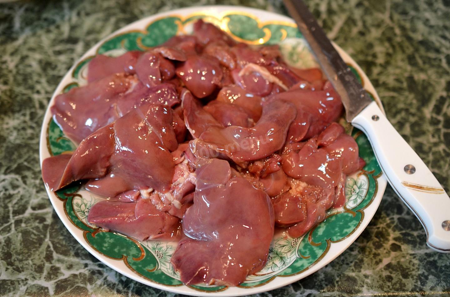 Шаг 4 приготовления Куриная печень в кляре жареная