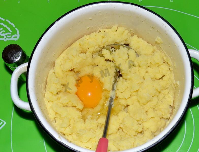 Шаг 3 приготовления Картофельные зразы с сыром в духовке