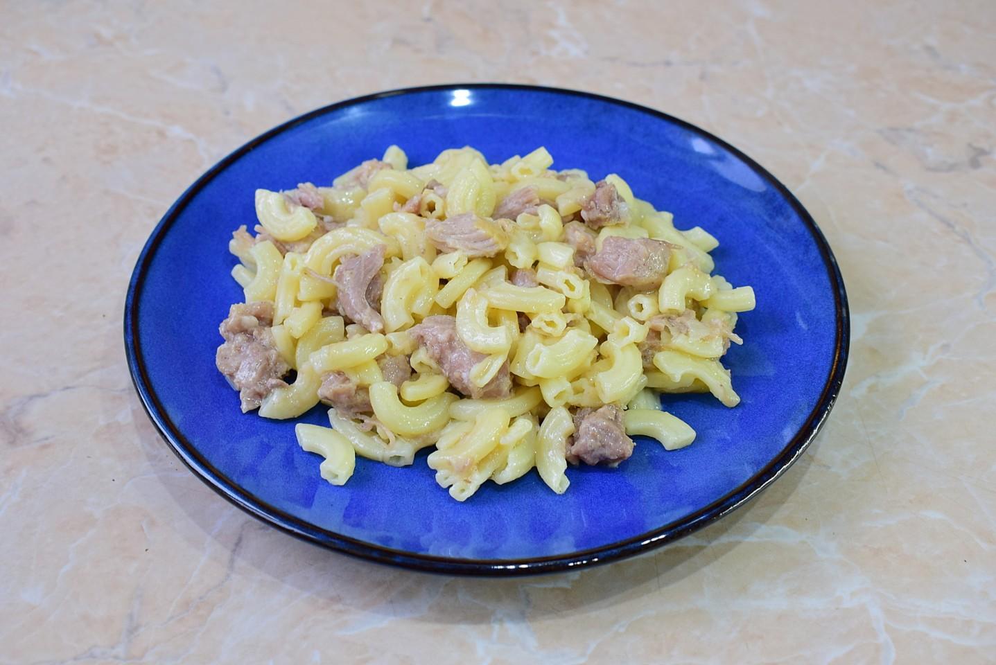 Шаг 6 приготовления Макароны с тушенкой в кастрюле