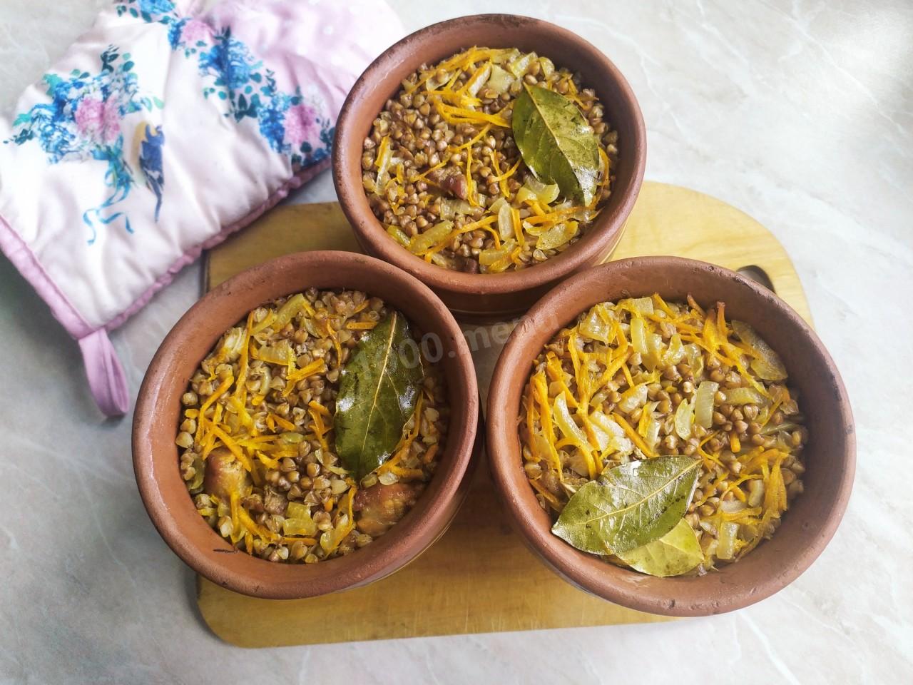 Шаг 10 приготовления Гречка с мясом в горшочках в духовке