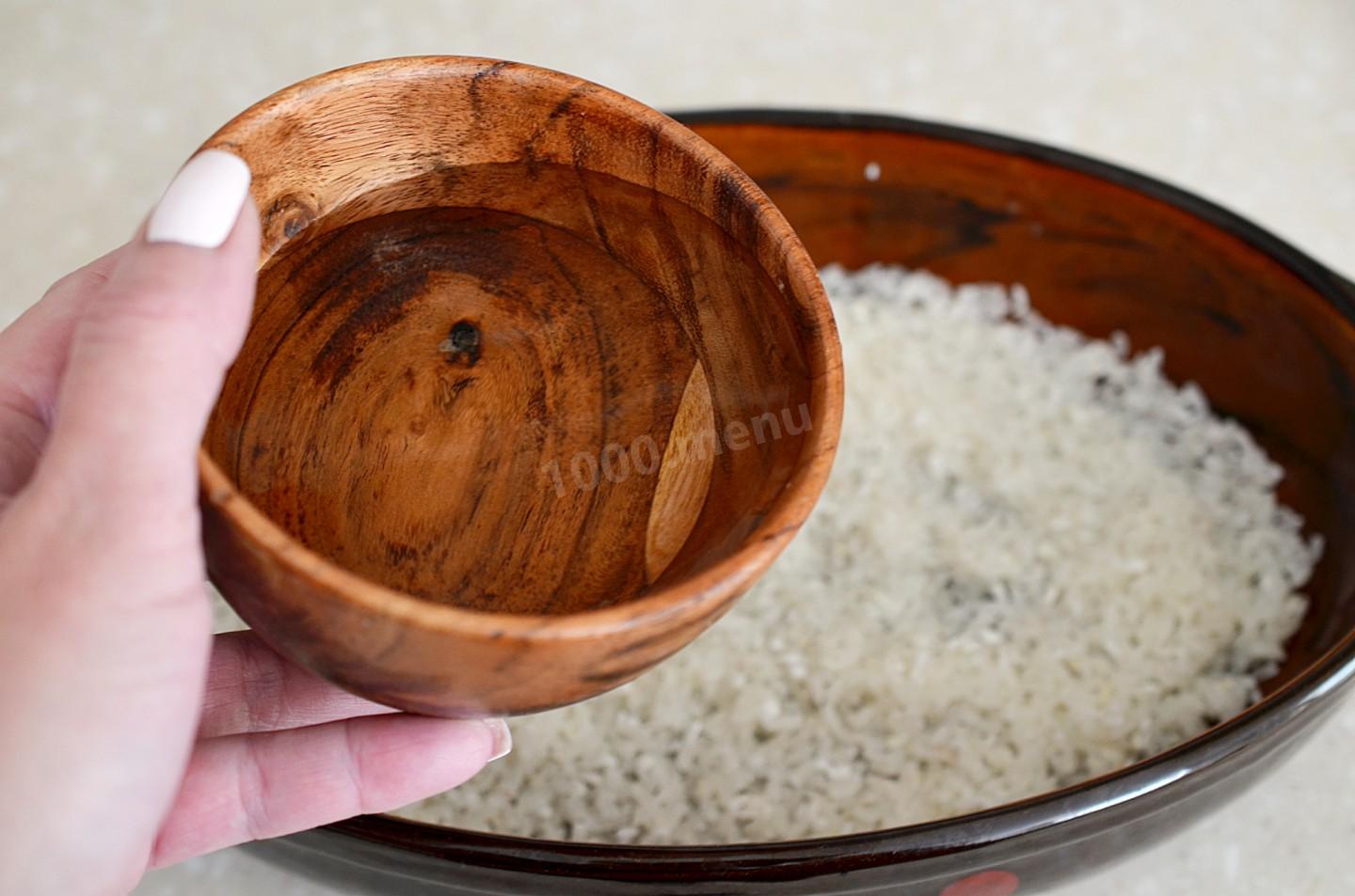 Шаг 3 приготовления Куриные окорочка с рисом в духовке