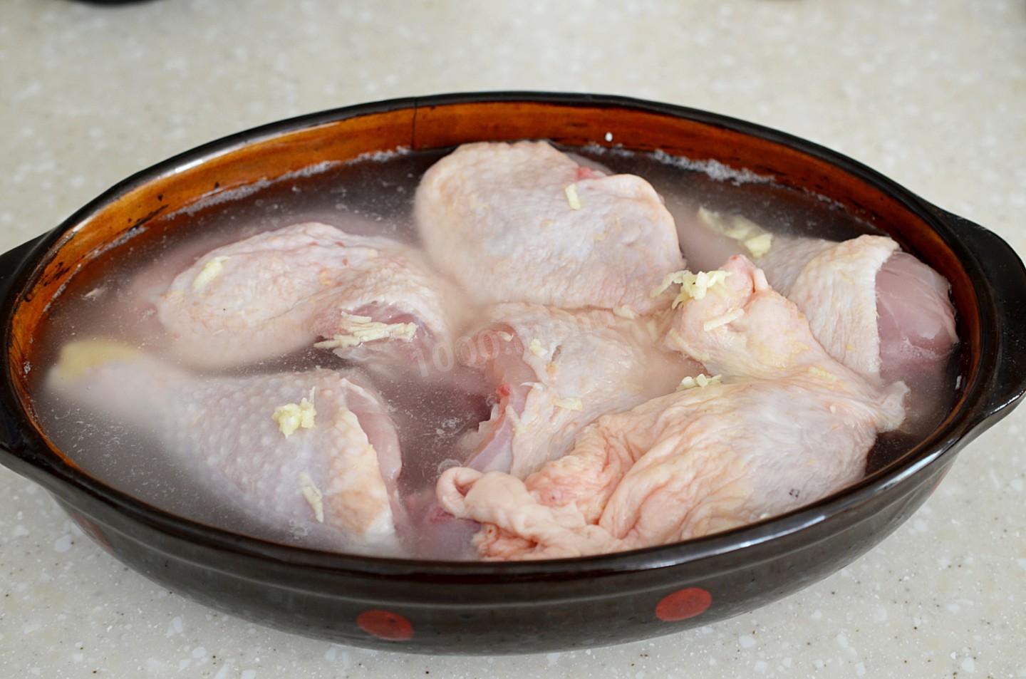 Шаг 6 приготовления Куриные окорочка с рисом в духовке