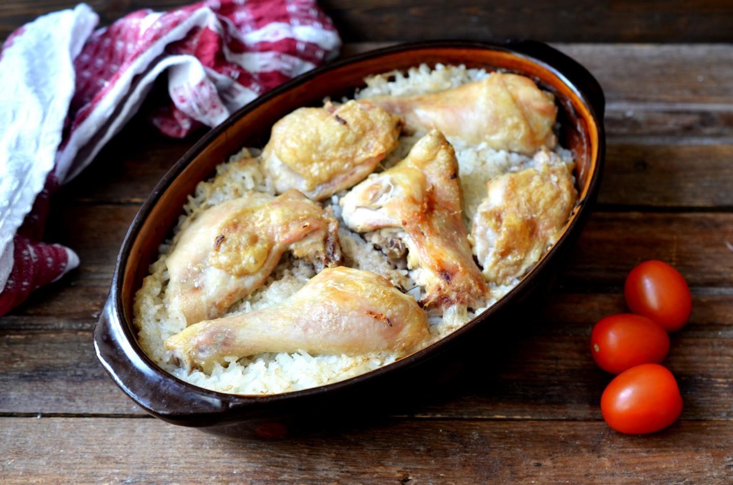 Шаг 7 приготовления Куриные окорочка с рисом в духовке