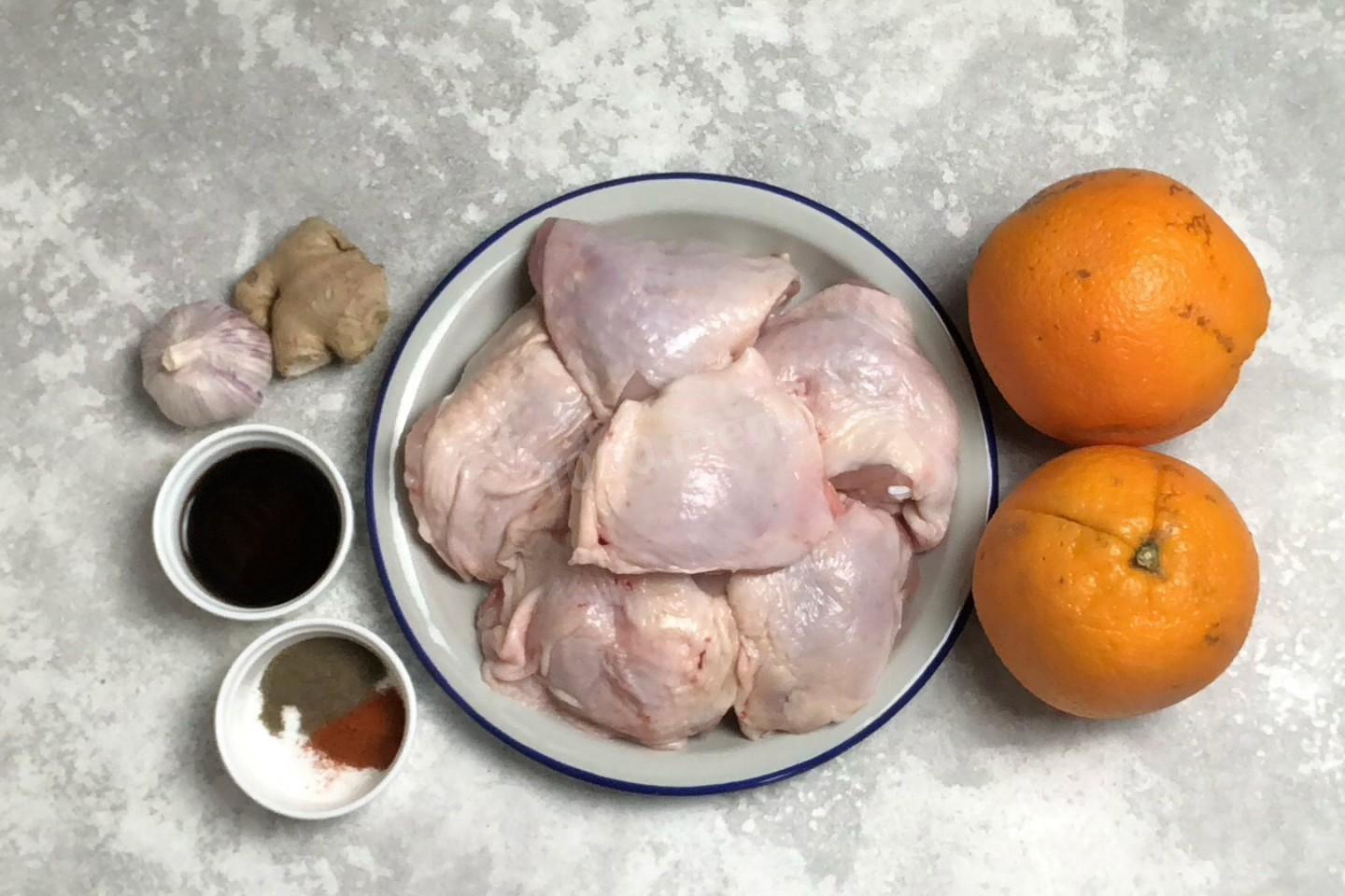 Шаг 1 приготовления Курица с апельсинами в духовке