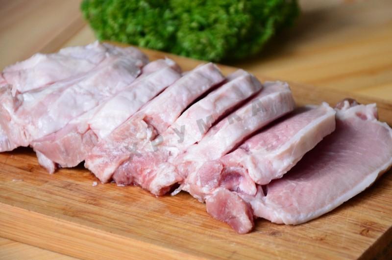 Шаг 4 приготовления Крученики из свинины с грибами