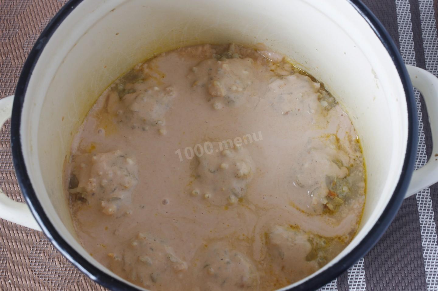 Шаг 10 приготовления Ежики из фарша в сметане