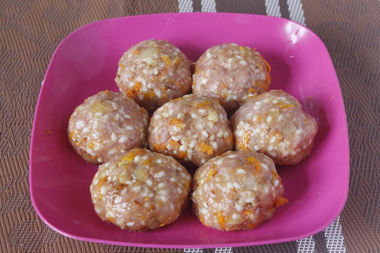 Шаг 6 приготовления Ежики из фарша в сметане