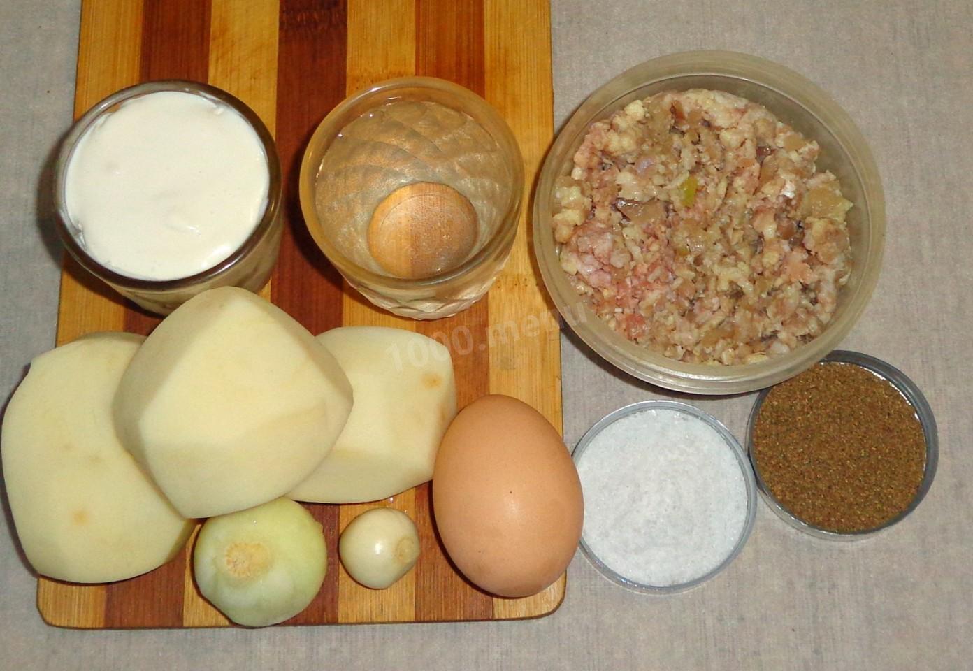Шаг 1 приготовления Фрикадельки с картошкой в духовке