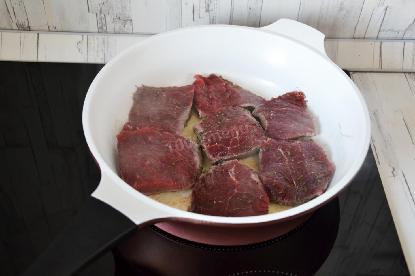 Шаг 4 приготовления Говядина кусочками в духовке сочная и мягкая