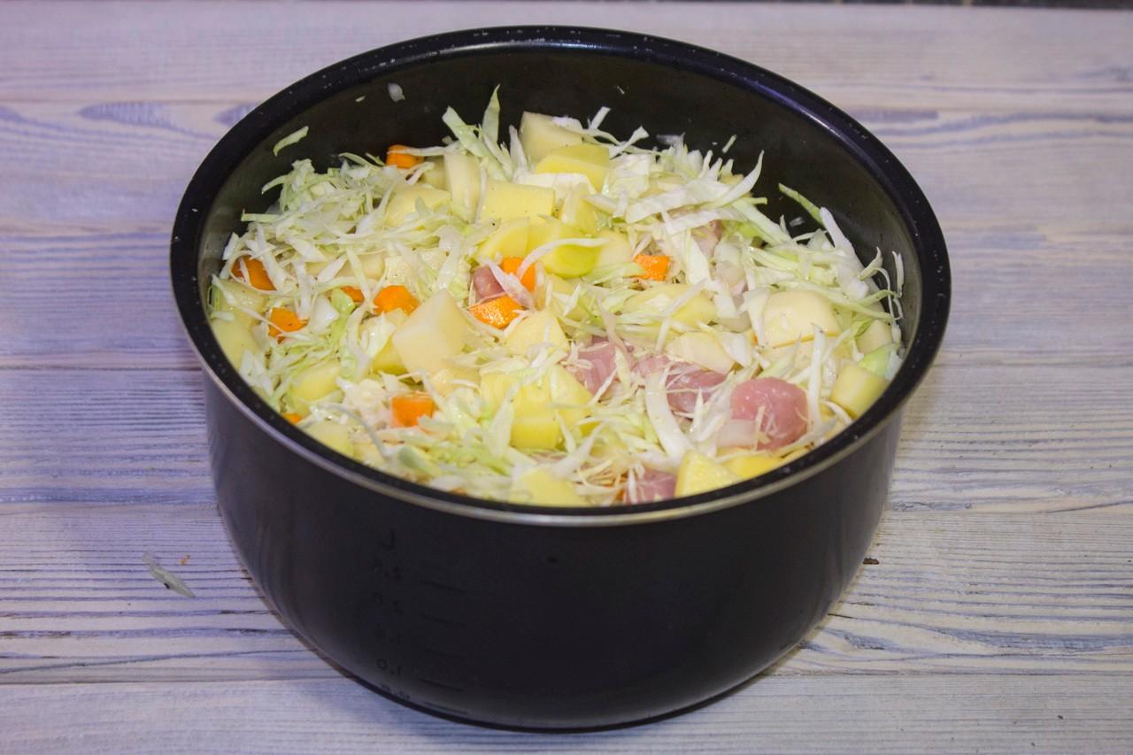 Шаг 10 приготовления Картошка с капустой и мясом в мультиварке