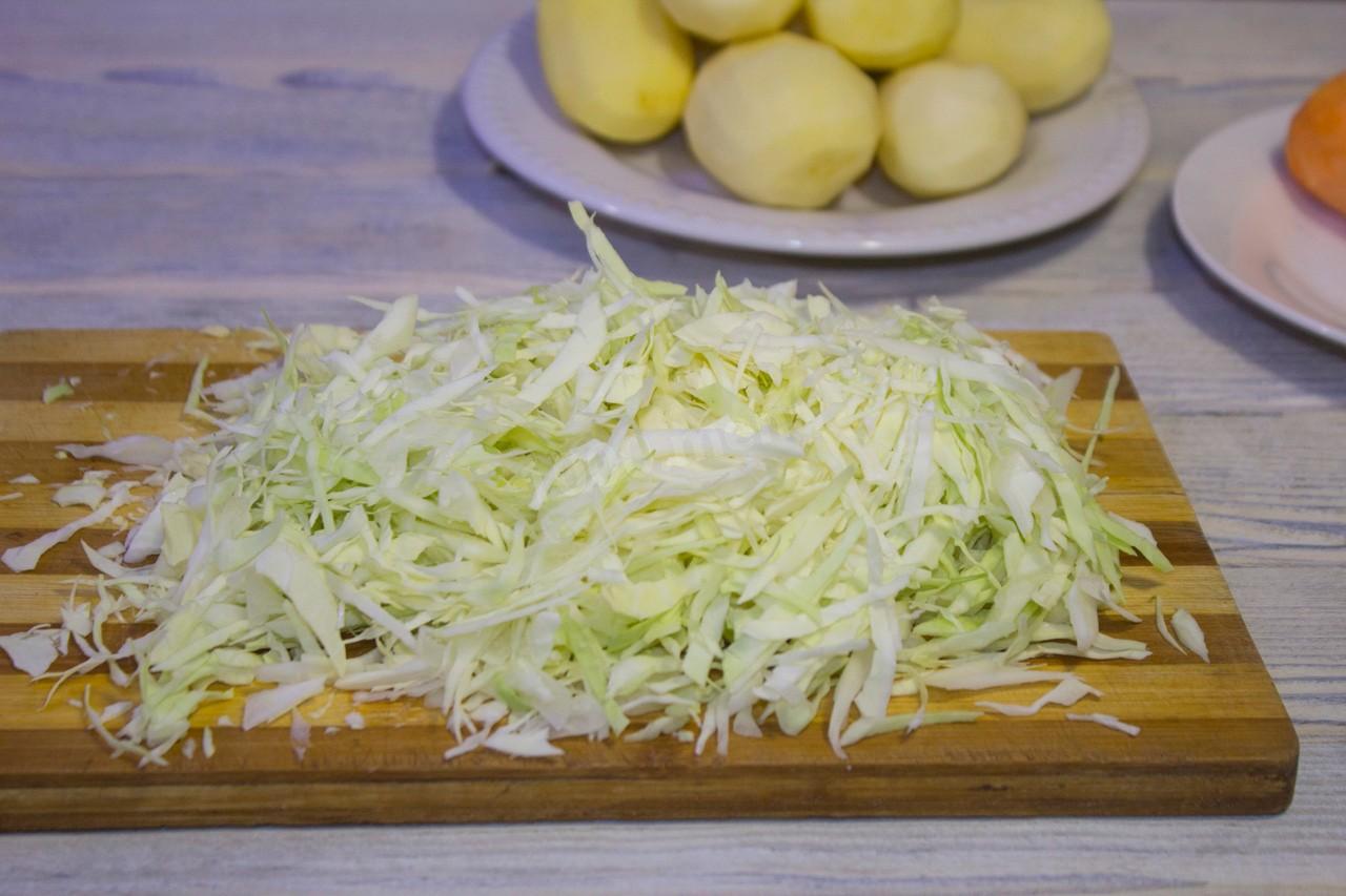 Шаг 3 приготовления Картошка с капустой и мясом в мультиварке