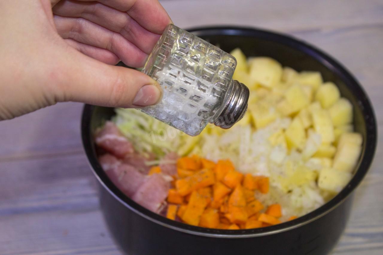 Шаг 7 приготовления Картошка с капустой и мясом в мультиварке