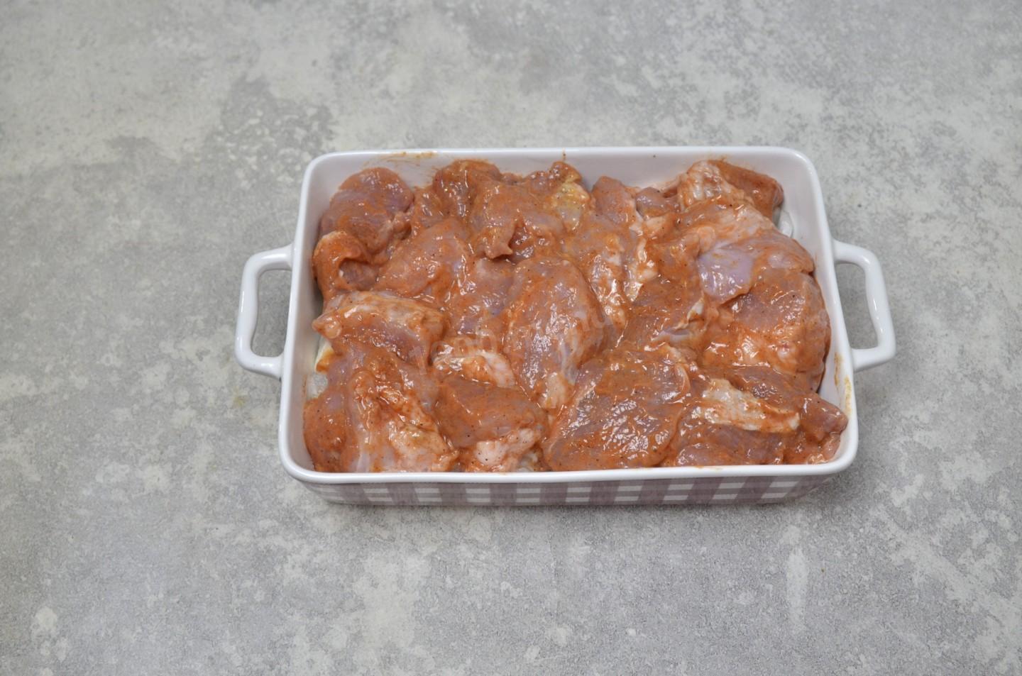 Шаг 6 приготовления Мясо на луковой подушке в духовке