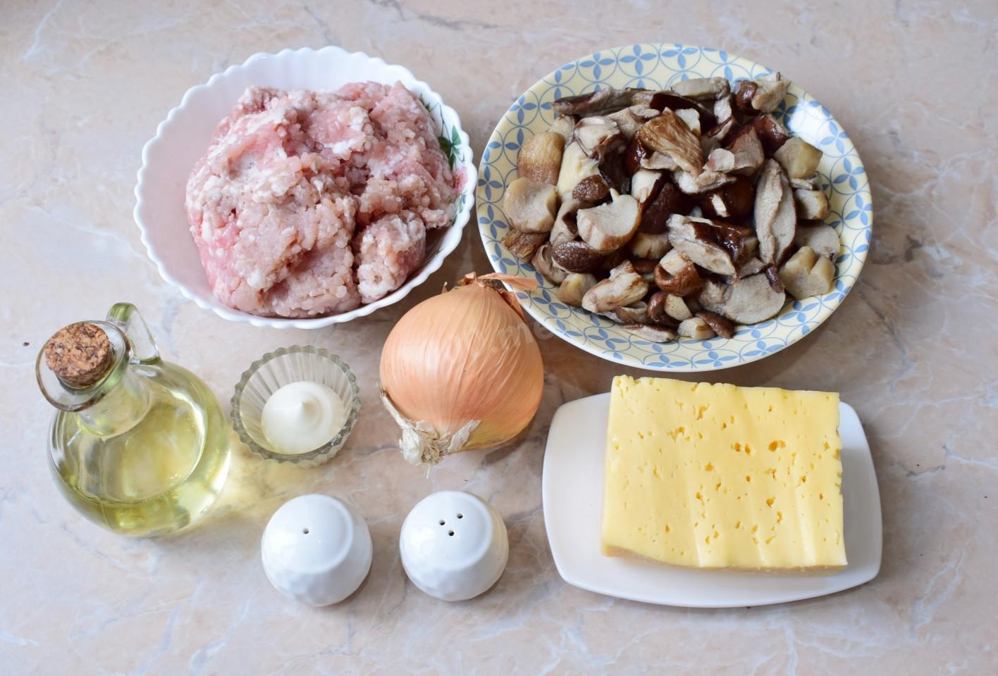 Шаг 1 приготовления Стожки с грибами из фарша с сыром в духовке