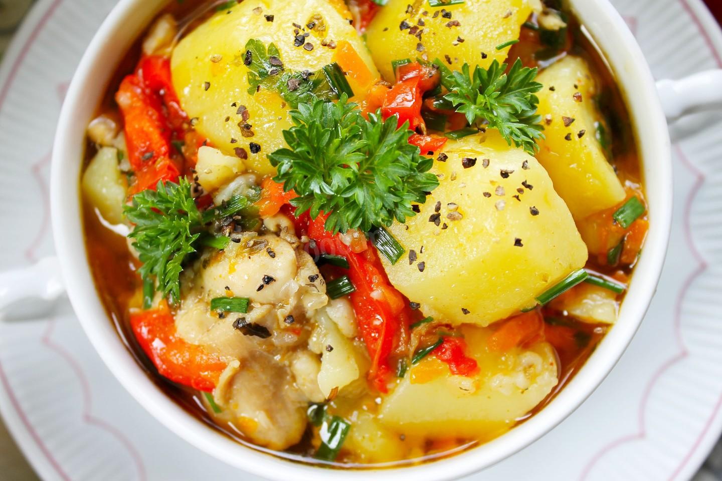Шаг 10 приготовления Овощное рагу с курицей и картошкой в казане