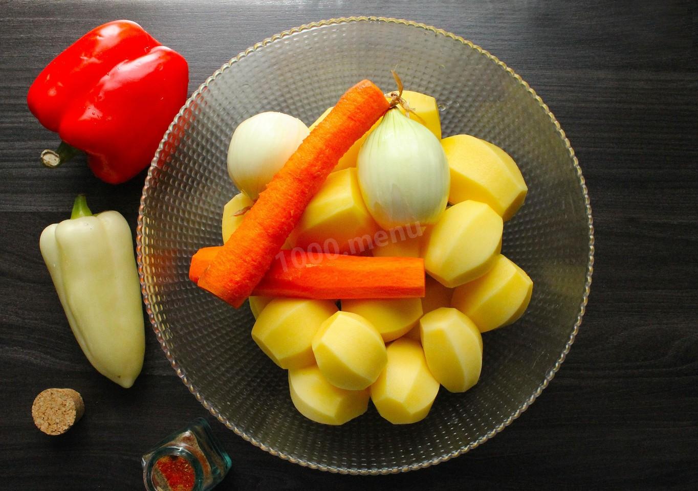 Шаг 2 приготовления Овощное рагу с курицей и картошкой в казане