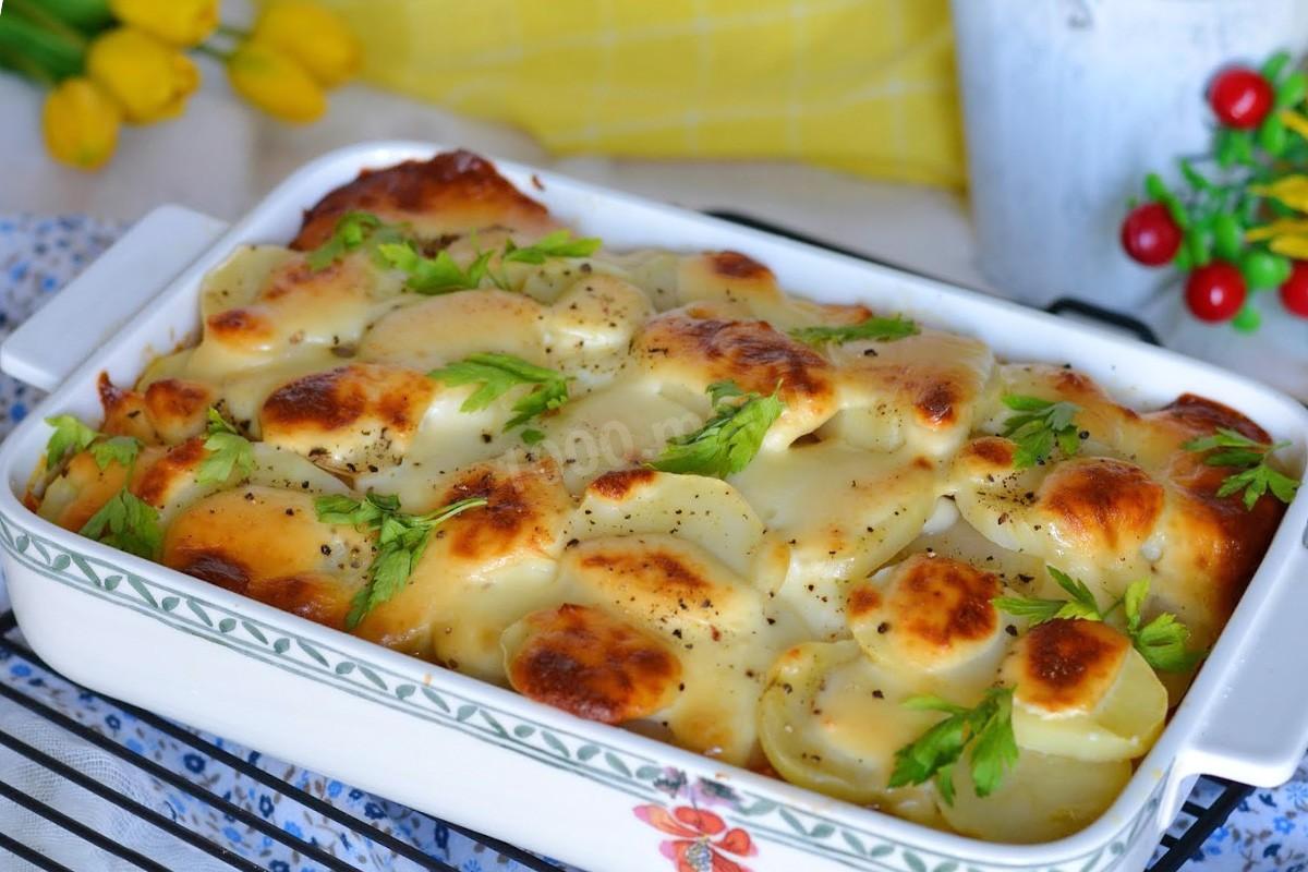 Обложка рецепта Картошка с курицей слоями в духовке