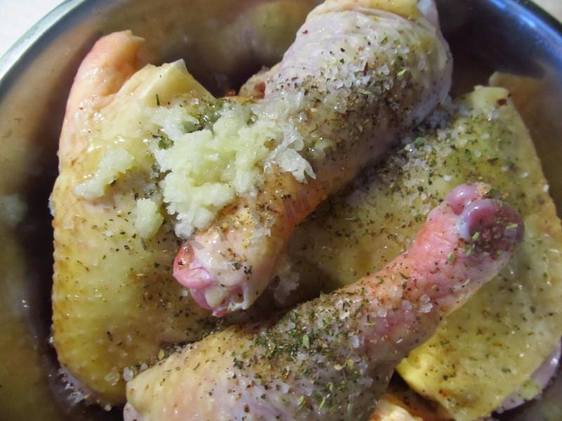 Шаг 5 приготовления Маринованная курица в кефире в духовке