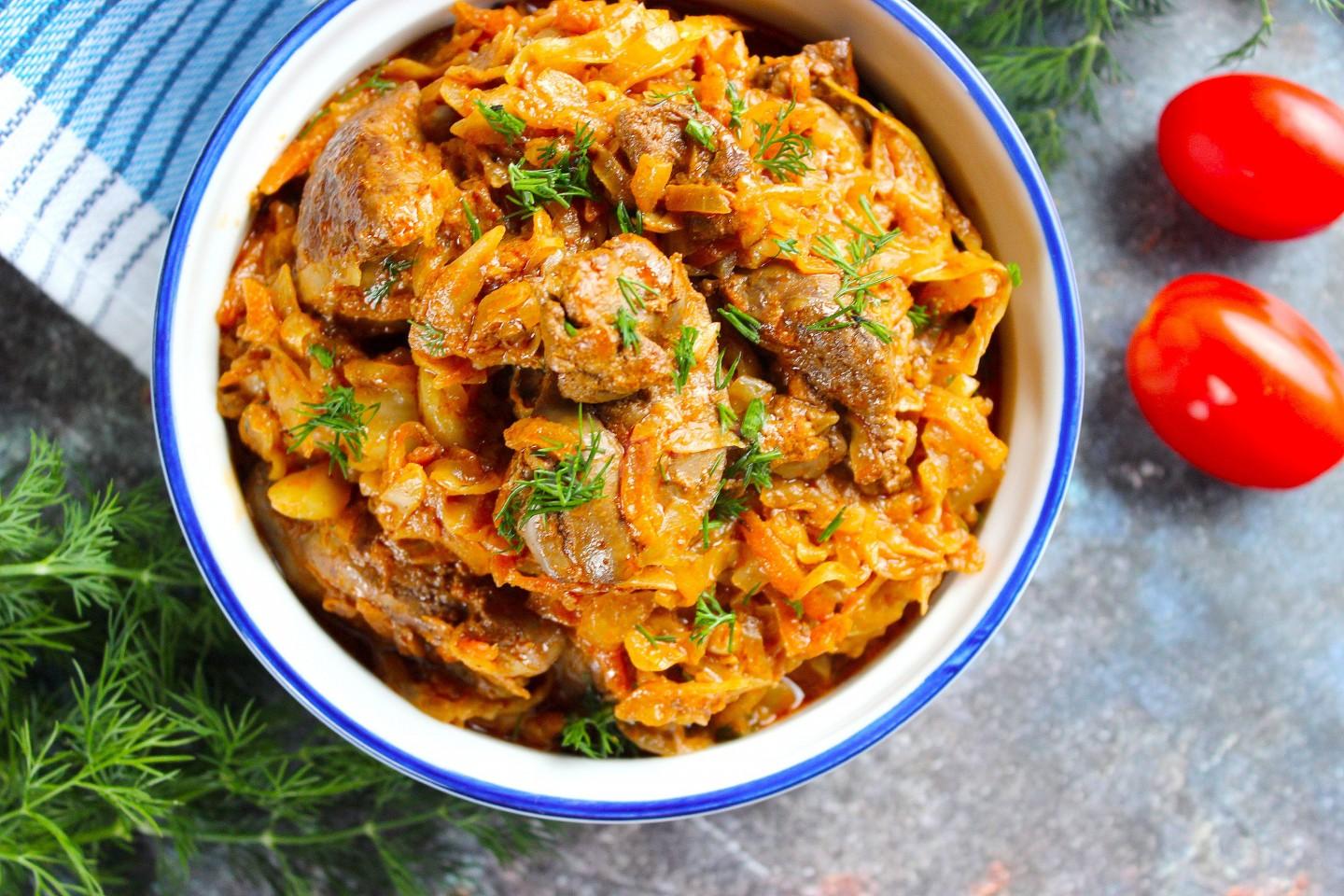 Шаг 13 приготовления Куриная печень с капустой