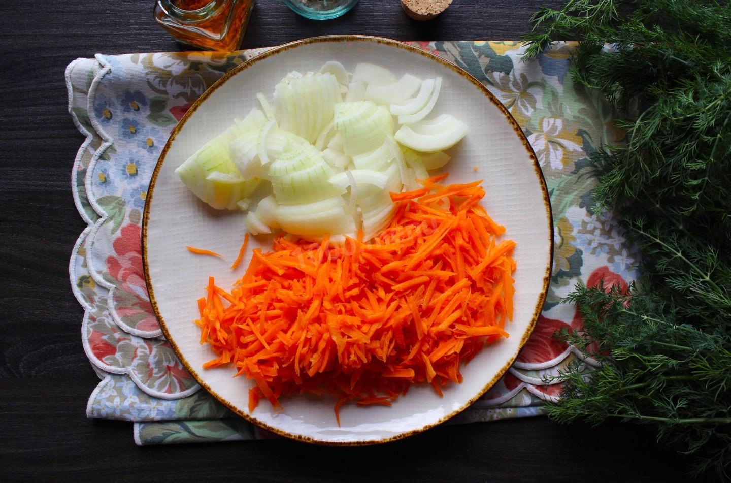Шаг 4 приготовления Куриная печень с капустой