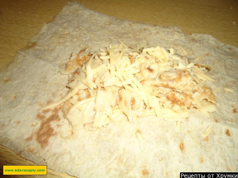 Шаг 7 приготовления Хачапури из лаваша на сковороде с сыром, кефиром и яйцом
