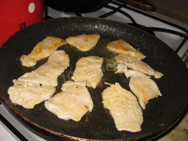 Шаг 4 приготовления Курица с помидорами и маслинами тушеная в белом вине
