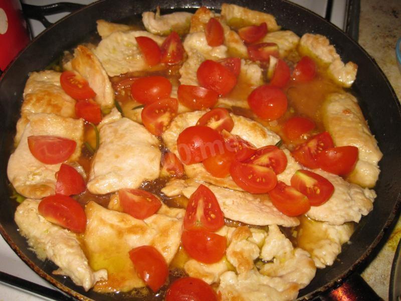 Шаг 8 приготовления Курица с помидорами и маслинами тушеная в белом вине