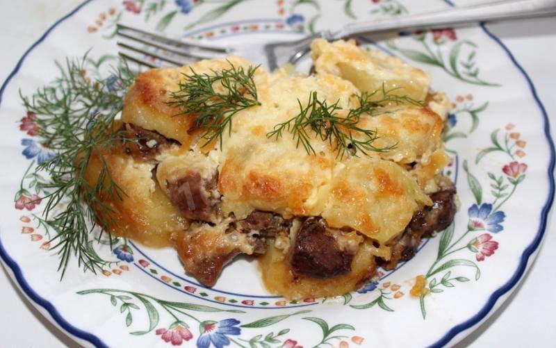 Шаг 11 приготовления Говяжья печень с картошкой и сыром в духовке
