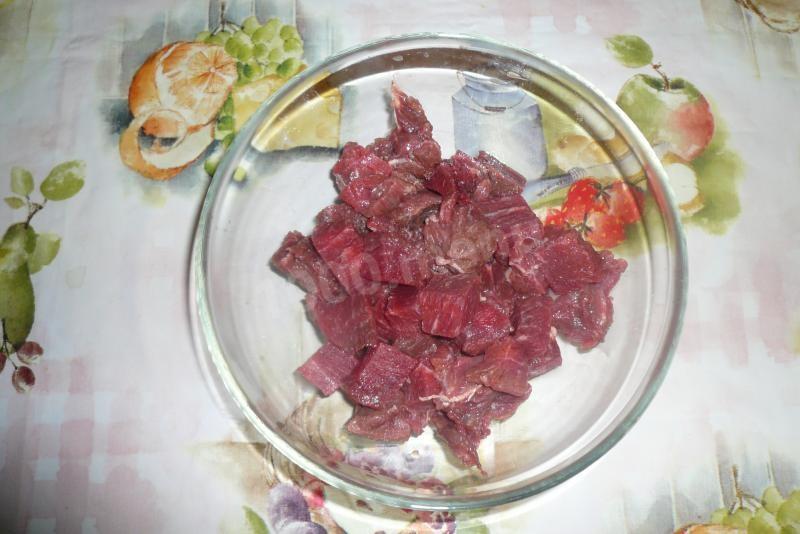 Шаг 4 приготовления Гуляш по-венгерски в микроволновке