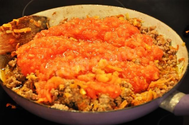 Шаг 5 приготовления Лингвини с говядиной свининой и овощами