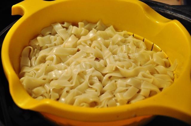 Шаг 8 приготовления Лингвини с говядиной свининой и овощами