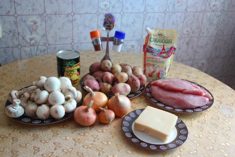 Шаг 1 приготовления Мясо по-французски с ананасами и картошкой в духовке