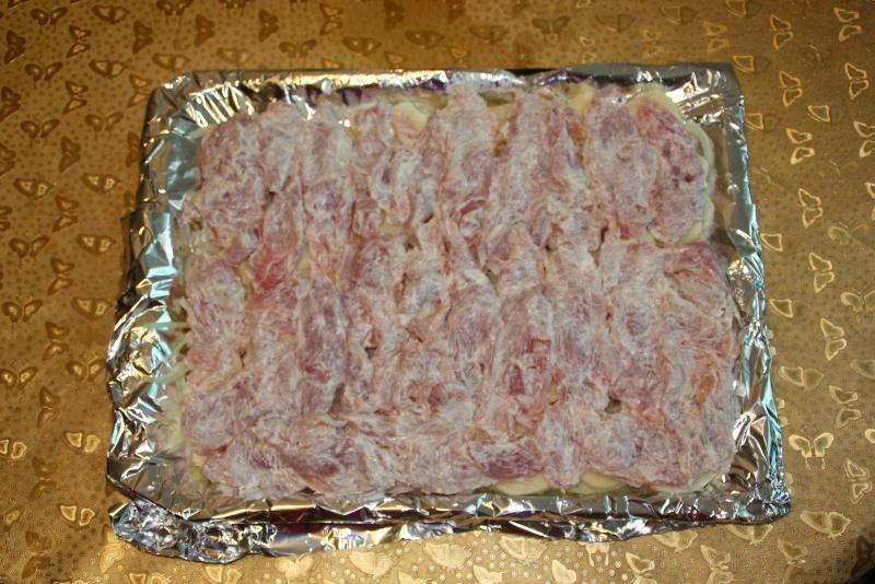 Шаг 12 приготовления Мясо по-французски с ананасами и картошкой в духовке