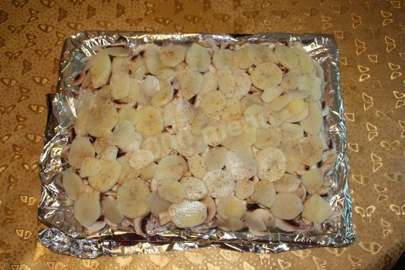 Шаг 14 приготовления Мясо по-французски с ананасами и картошкой в духовке