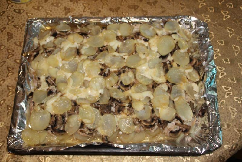 Шаг 16 приготовления Мясо по-французски с ананасами и картошкой в духовке
