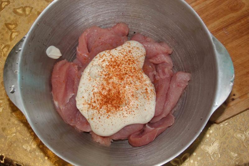 Шаг 4 приготовления Мясо по-французски с ананасами и картошкой в духовке