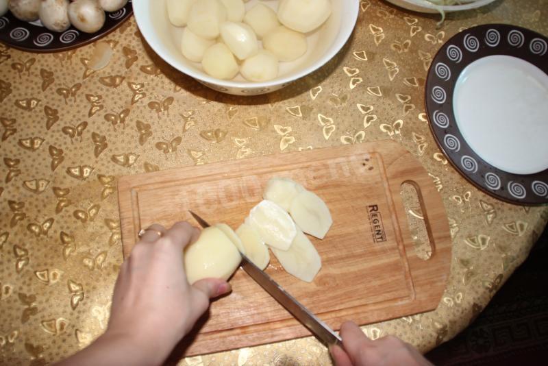 Шаг 8 приготовления Мясо по-французски с ананасами и картошкой в духовке