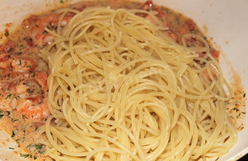 Шаг 9 приготовления Макароны с креветками и с помидорами