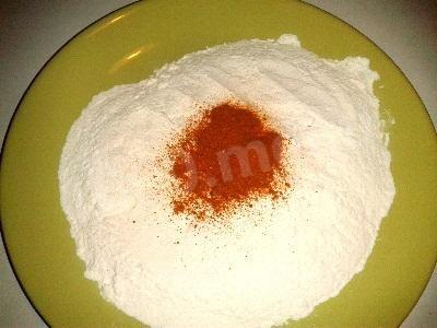 Шаг 4 приготовления Горбуша жареная кусками в муке
