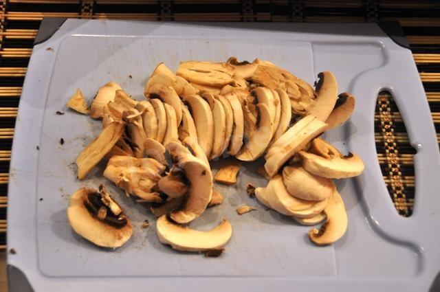 Шаг 7 приготовления Макароны с мускатным орехом и сыром