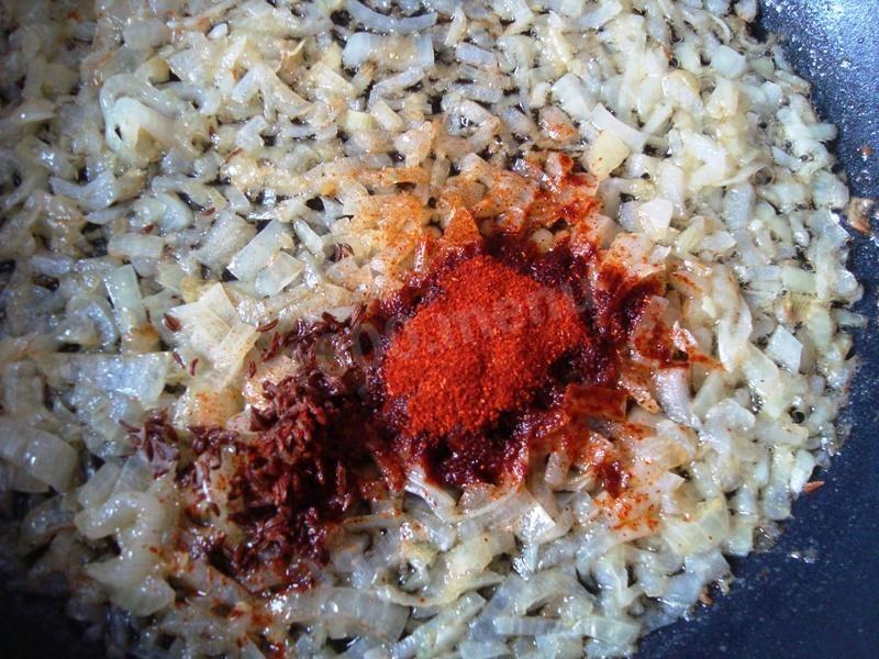 Шаг 3 приготовления Пёркёлт из курицы
