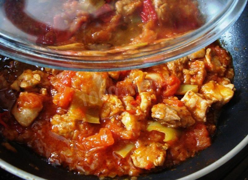 Шаг 7 приготовления Пёркёлт из курицы